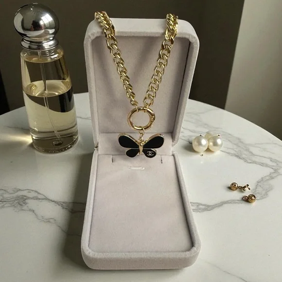 Custom Zipperpull butterfly necklace - Picture 2 of 6